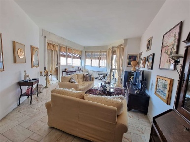 Foto Appartamento a Sarzana di 100 m² con 5 locali in affitto