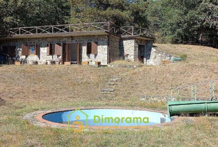 Foto Villa unifamiliare in Strada Provinciale 85, Reggello Centro di 600 m²