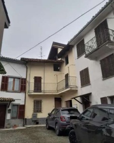 Foto Appartamento in Via Roma, Alice Bel Colle Centro di 75 m² con 4 locali