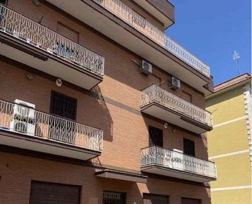 Foto Appartamento in Via Giovanni Rosini 85, Roma Torre Angela di 102 m²