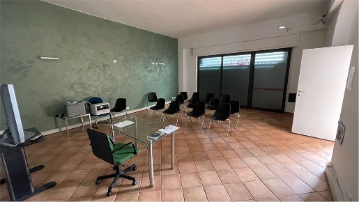 Foto Ufficio in Via Roma 82, Collebeato Centro di 220 m² con 6 locali