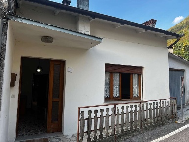 Foto Appartamento a Revine Lago di 180 m² con 10 locali in vendita