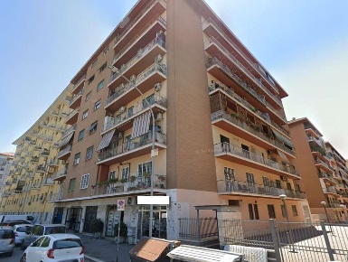 Foto Appartamento in Via Papiria 70, Roma Cinecittà di 148 m² con 5 locali