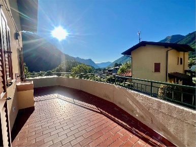 Foto Appartamento in via valleggio 7, Introbio di 75 m² con 3 locali
