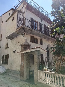 Foto Casa indipendente in via Vochieri, Alessandria di 202 m² con 9 locali