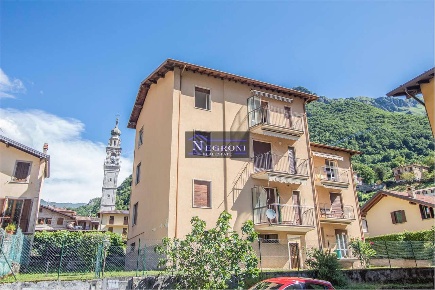 Foto Appartamento in Via Deledda 5, Ardesio Centro di 100 m² con 4 locali