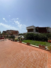 Foto Appartamento in Via Tunisi, Pomezia Torvaianica - Celori Mare di 90 m²
