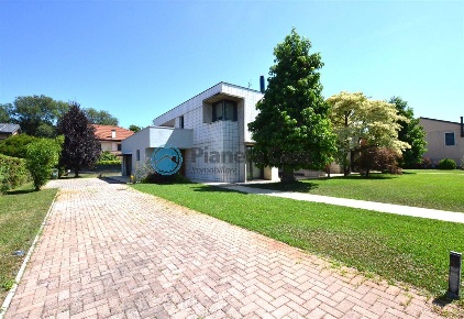 Foto Villa bifamiliare in via Deledda, Selvazzano Dentro Caselle di 376 m²