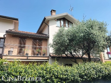 Foto Appartamento a Biassono di 88 m² in vendita