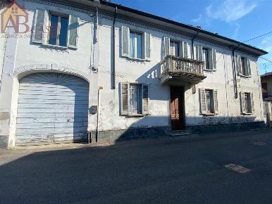 Foto Casa indipendente in via roma, Dorno Centro di 190 m² con 5 locali
