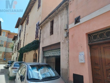 Foto Box in Via del Campo, Foligno Centro Storico di 42 m² con 2 locali