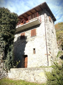 Foto Casa indipendente in Via Surana, Poggiridenti di 150 m² con 6 locali