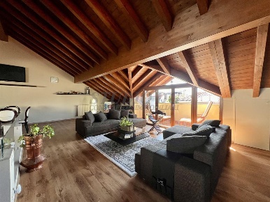 Foto Appartamento in Via Firenze, Limbiate Centro di 220 m² con 4 locali