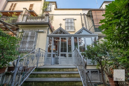 Foto Villa unifamiliare in Via Accademia, Milano Casoretto di 300 m²