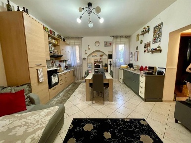 Foto Appartamento in Via Carletto Ferrari, Daverio Centro di 100 m²