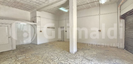 Foto Negozio in Via ALESSIO RUSSO 1, Casoria Centro di 65 m² con 1 locali