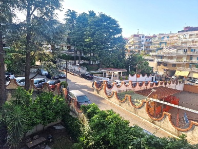 Foto Appartamento in Via Salita Scudillo 20, Napoli di 130 m² con 5 locali
