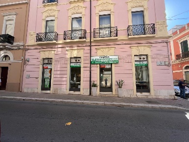 Foto Negozio in Via Cesare Braico 26, Brindisi Centro Storico di 113 m²