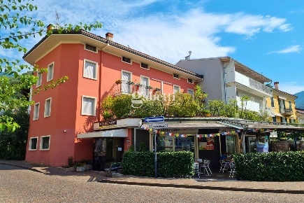 Foto Hotel in Via Foro Boario 5, Arco Centro di 1530 m² in vendita
