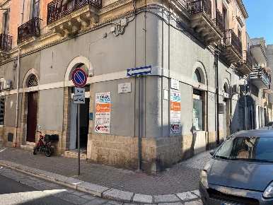 Foto Negozio in Via Giordano Bruno 21, Brindisi Centro Storico di 137 m²