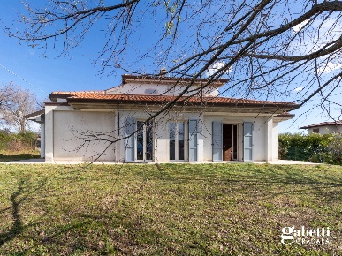 Foto Villa singola in Strada Serre SNC, Tavullia di 441 m² con 5 locali