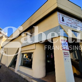 Foto Negozio in Via Eugenio Bona 12, Biella Centro Storico di 190 m²