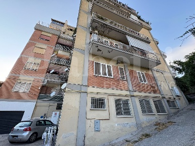 Foto Appartamento in Via Giovanni Battista Gisleni 24, Roma di 65 m²