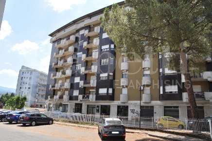 Foto Appartamento in Via Po 22, Rende Roges di 195 m² con 6 locali