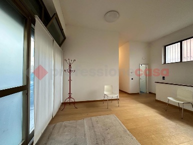 Foto Ufficio in Curtatone, Arezzo Saione di 12 m² con 1 locali in affitto