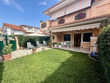 Foto Appartamento in Viale Perseo 60, Ardea Colle Romito di 55 m²
