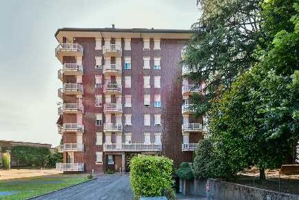 Foto Appartamento in Via Milano 22, Cantù Semicentro di 145 m² con 4 locali