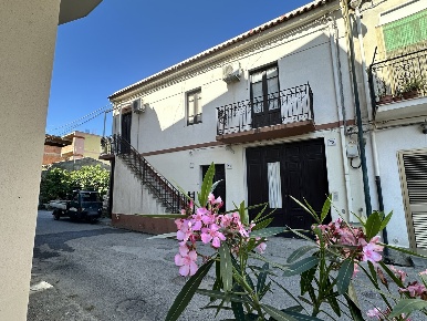 Foto Casa indipendente in Via STRETTO PRIMO GARRISI 75, Centro di 250 m²