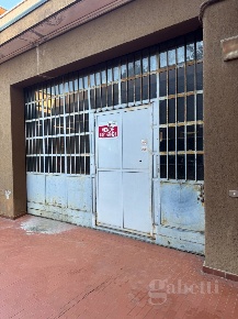 Foto Laboratorio in Via Poma 4, Varese Masnago di 320 m² con 2 locali