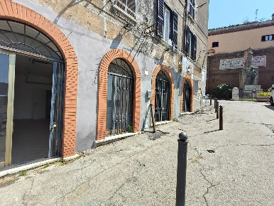 Foto Negozio in Via Matteotti snc, Orte Centro di 114 m² con 2 locali