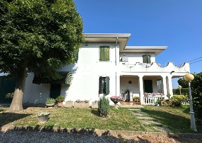 Foto Casa indipendente a Conselve Centro di 398 m² con 15 locali in vendita