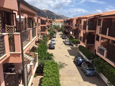 Foto Appartamento in Via Appiano 1, Taormina Mazzeo di 95 m² con 4 locali