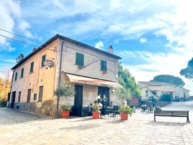 Foto Casa indipendente a Proceno di 230 m² con 6 locali in vendita