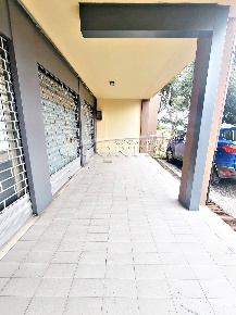 Foto Locale commerciale a Perugia di 80 m² con 3 locali in vendita