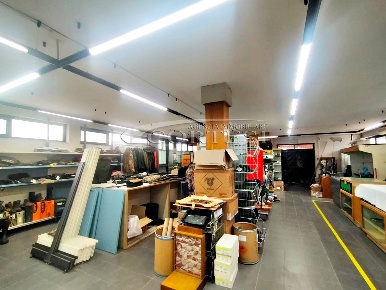 Foto Locale commerciale a Perugia di 140 m² con 4 locali in affitto