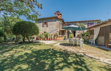 Foto Rustico a Capolona di 340 m² con 10 locali in vendita