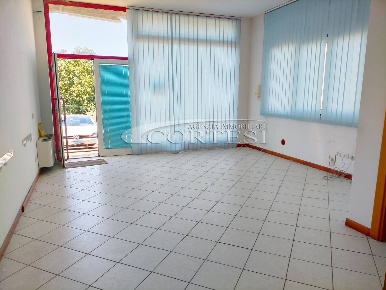 Foto Locale commerciale a Città di Castello di 55 m² con 2 locali