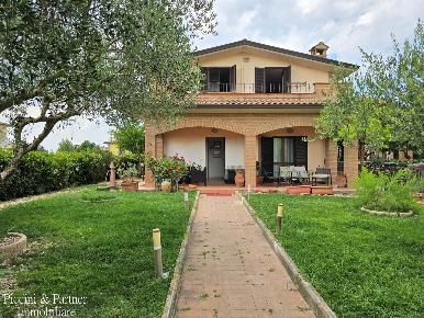 Foto Villa unifamiliare in Via Lillacci, Perugia Castel del Piano - Pila