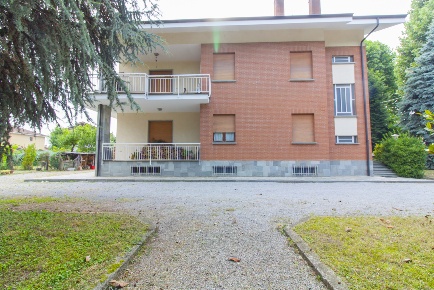 Foto Villa bifamiliare in Via G.B.Adriani 2, Cherasco Centro di 500 m²