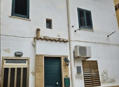 Foto Appartamento in Via Regina Elena 57, Taranto di 33 m² con 2 locali