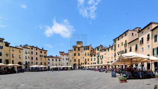 Foto Attività commerciale in Piazza Napoleone 32, Lucca di 15 m² in vendita