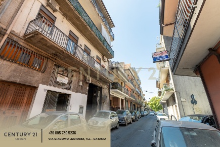 Foto Appartamento in Via Isole Eolie 126, Paternò di 118 m² con 7 locali