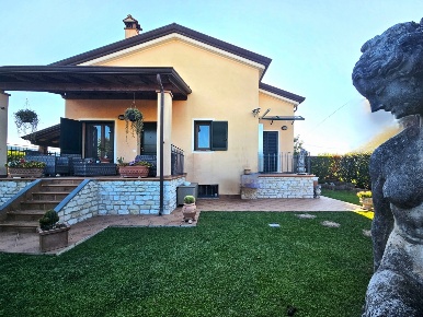 Foto Appartamento in Via Privata Ghiggini 8, Sarzana Crociata di 139 m²