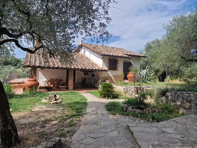 Foto Villa singola in Strada di  Cecanibbio, Amelia di 215 m² con 7 locali