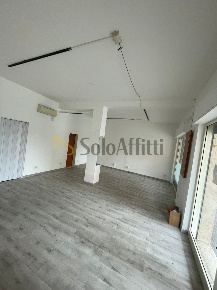Foto Locale commerciale in Via Adige, Frosinone Tribunale di 60 m²