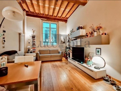 Foto Appartamento in Via San Paolino 90, Lucca di 90 m² con 4 locali